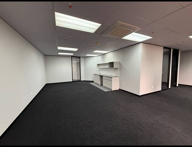 108M² OFFICE TO LET IN PARKTOWN